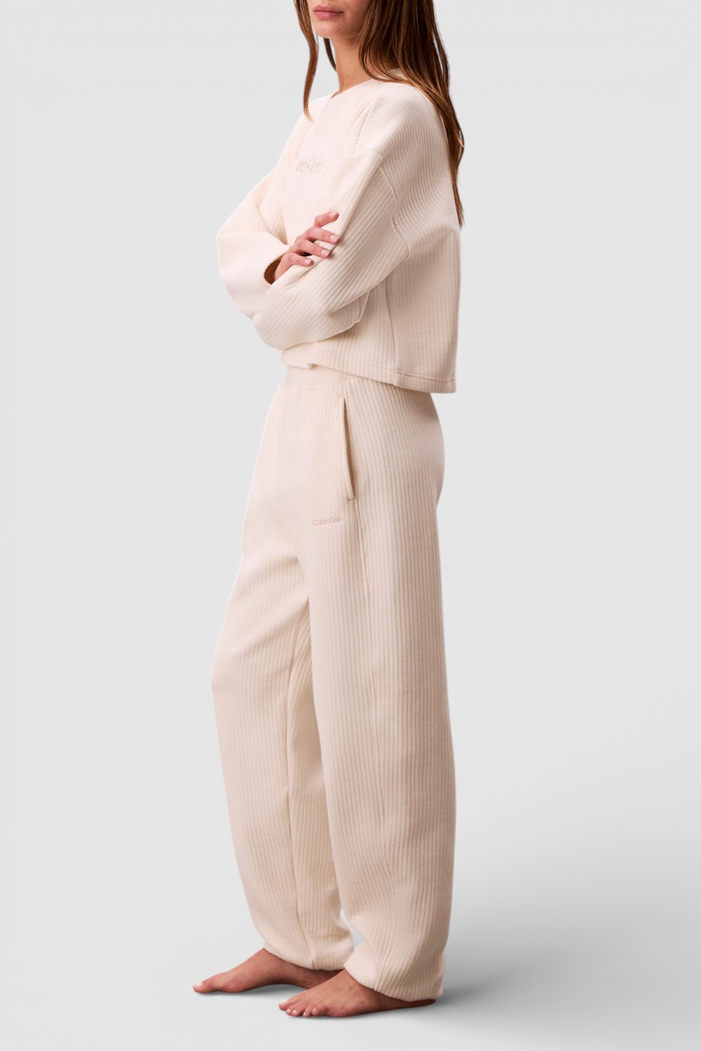 תמונת כל הלוק של מכנסי ג'וגר